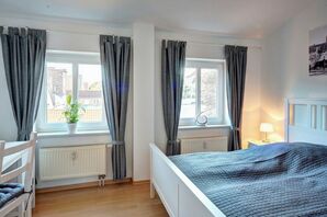 2. Schlafzimmer (obere Etage)